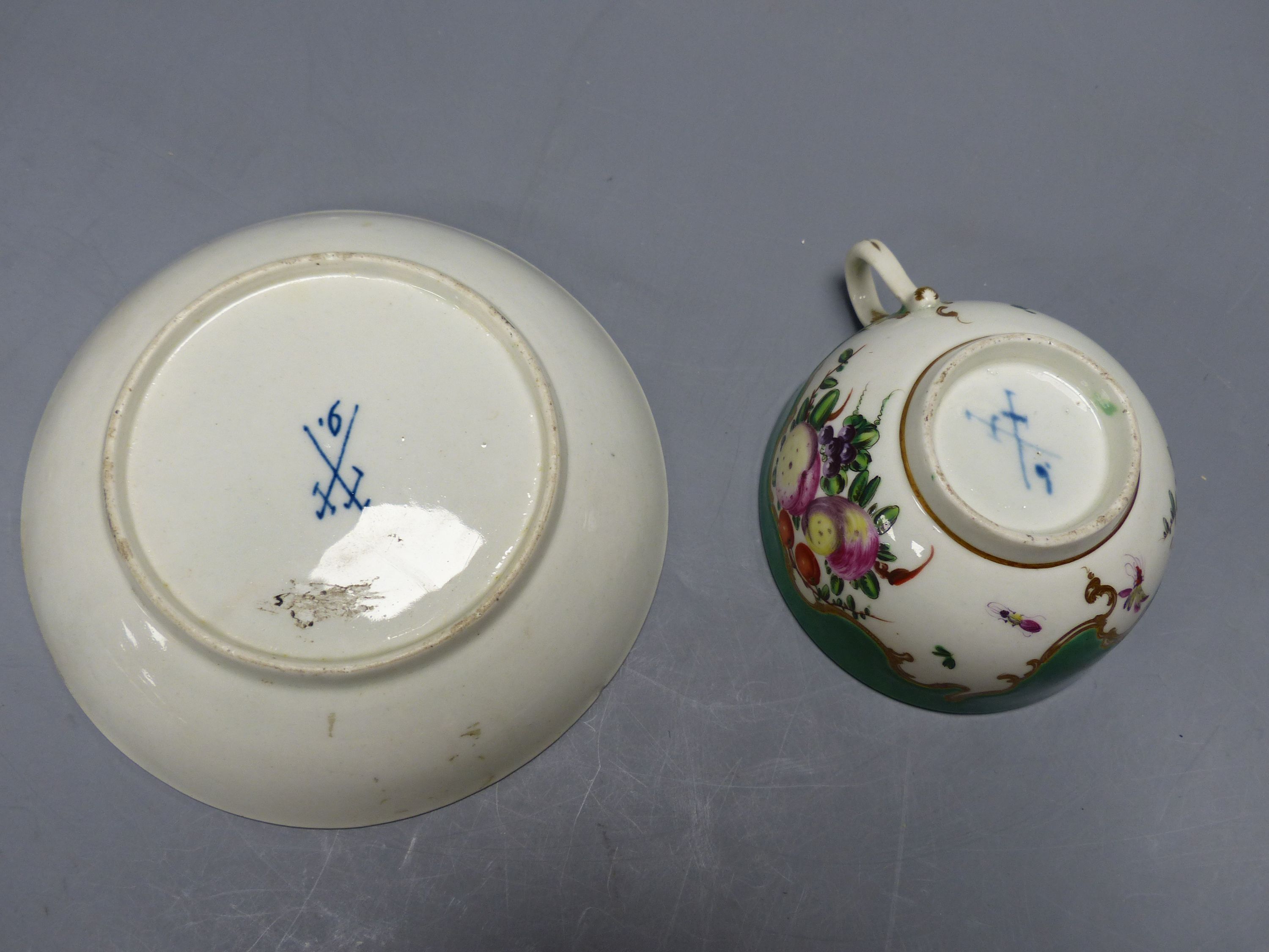 A Worcester tea cup and saucer, c.1770